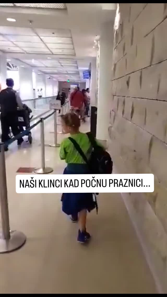 Sraz generacija u 10 sekundi… 😂

Oni – boarding pass i fency šmensi aerodrom😎 ✈️
Ja– selo i Baka hotel all in 😎❤️

Jeste uspjeli ove praznike uloviti jeftine karte za neku destinaciju? ✈️🏝
@putoplaner

#putovanjasdjecom #putoklinci #obiteljskaputovanja